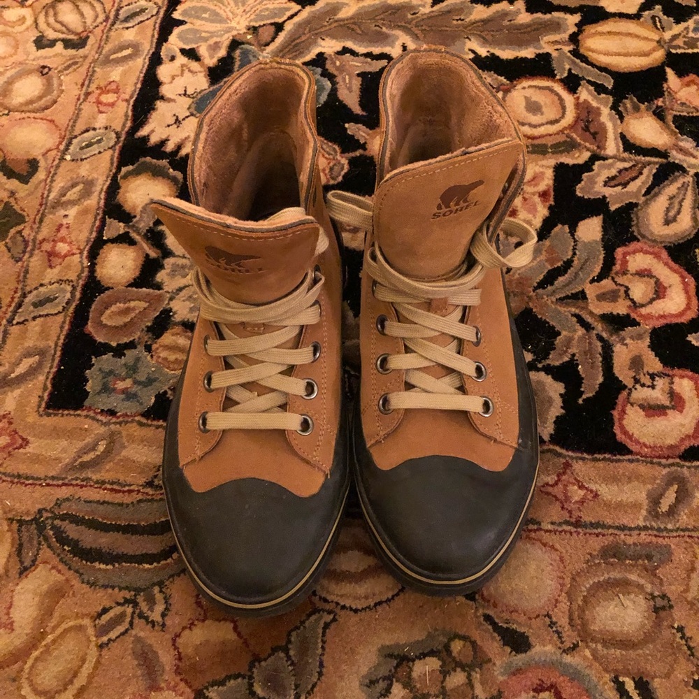 Never worn Sorel shearling boots